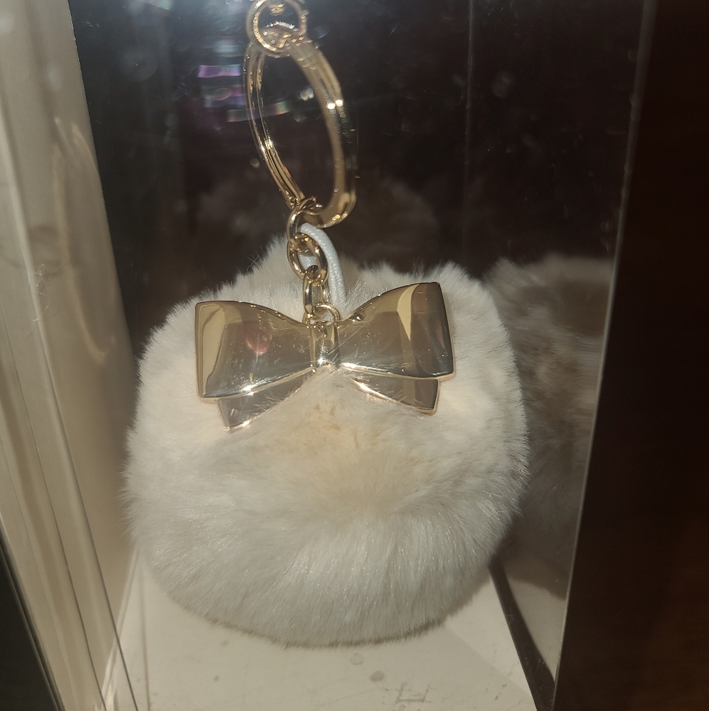LAST CHANCEPompom Keychain